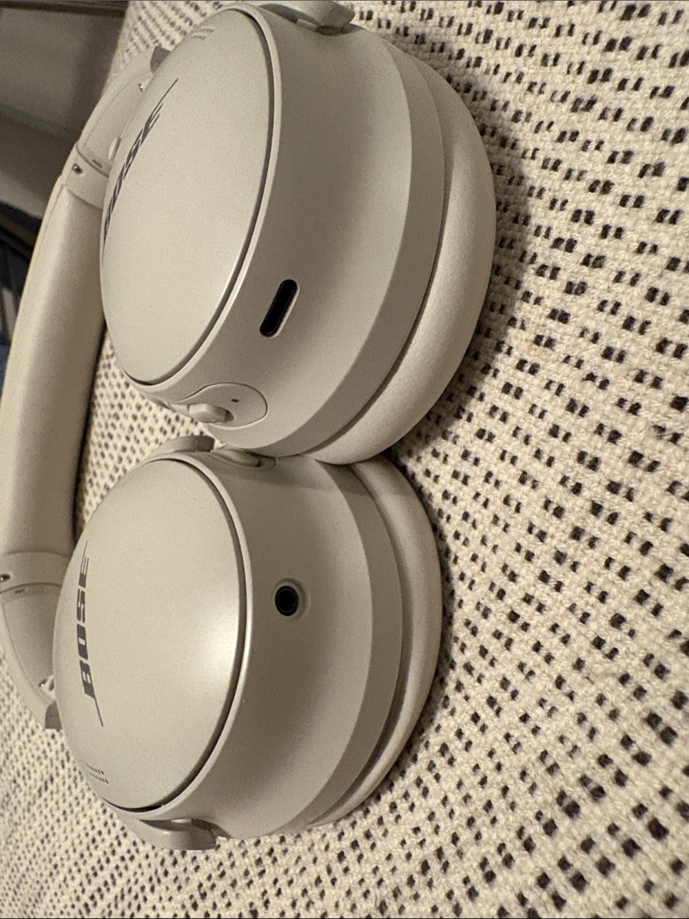 Bose QuietComfort 45 Noise Canceling Bluetooth Headphones in White Smoke. - Picture 9 of 13